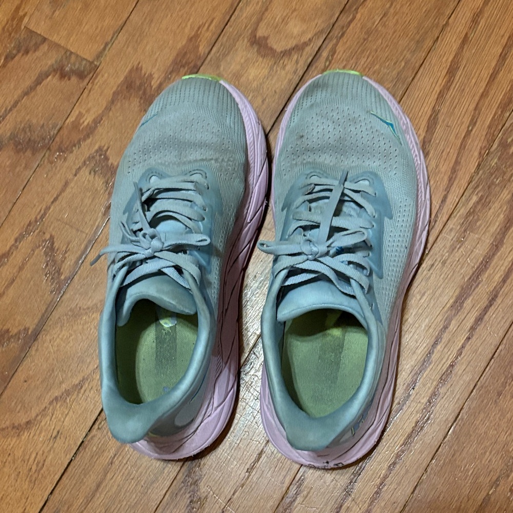 Women's Hoka Arahi 7 shoes size 8D